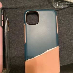 3 IPHONE 11 pro Max otter boxs